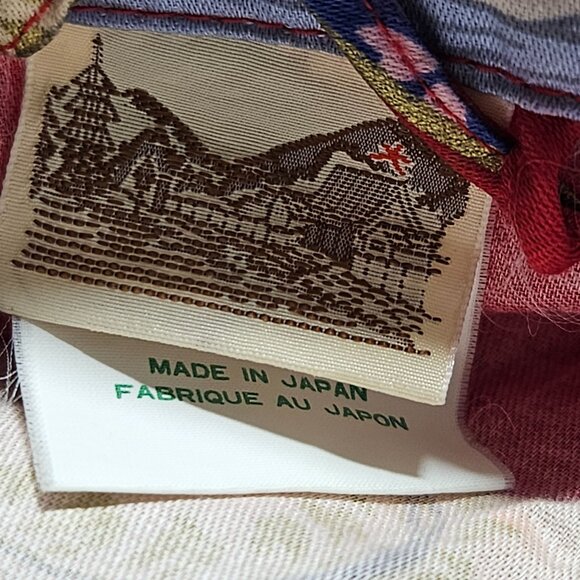 Vintage Red Kimono Robe Japanese Geisha Print Gold Accent Tie Belt Made In Japan - Picture 6 of 7